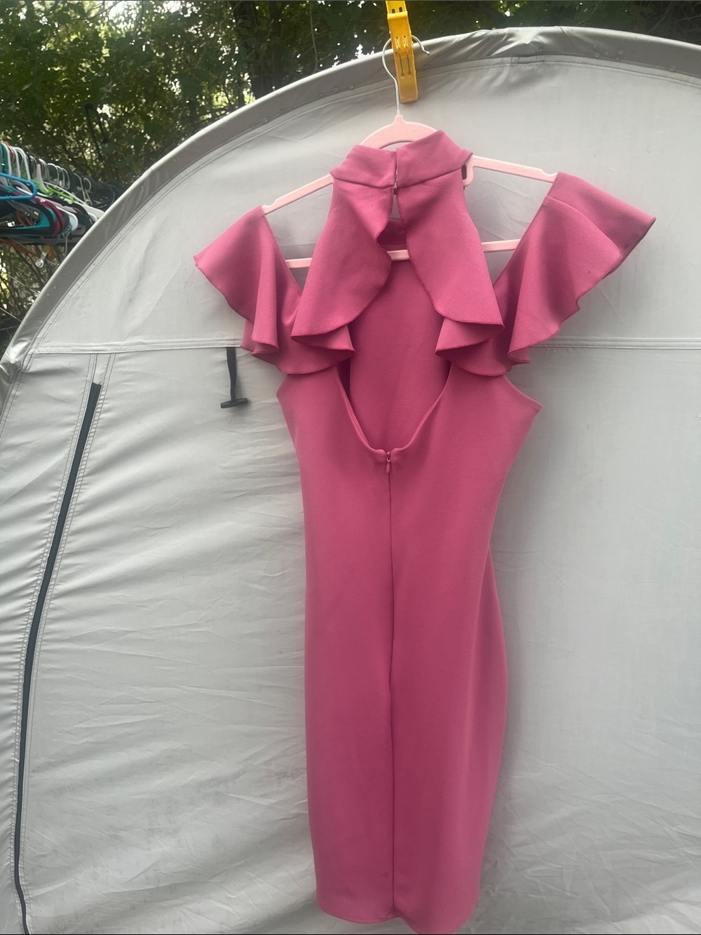 Cold-Shoulder Ruffle Sheath Dress in Rose - Picture 5 of 8